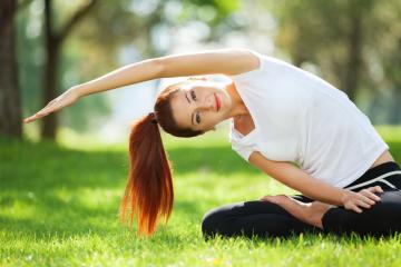 IM体育社区互动入口-赛道与绿茵场的交响，当F1街道赛焦点战遇见比利亚雷亚尔收割芬兰