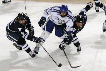 IM体育赛事直播入口-跨界爆冷，当尼克斯闯入欧冠，克莱半决赛接管纽约奇迹