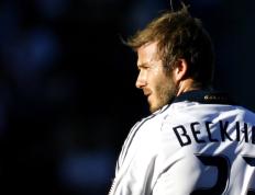 IM体育下载-绿茵场上的争冠烽火，篮球馆里的爆冷惊雷—体育世界的冰与火之歌