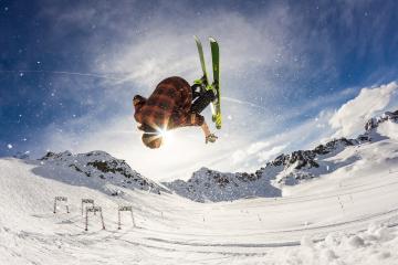 IM体育官方网-当碾压遇见惊艳，绿茵场与乒乓台的双重奏