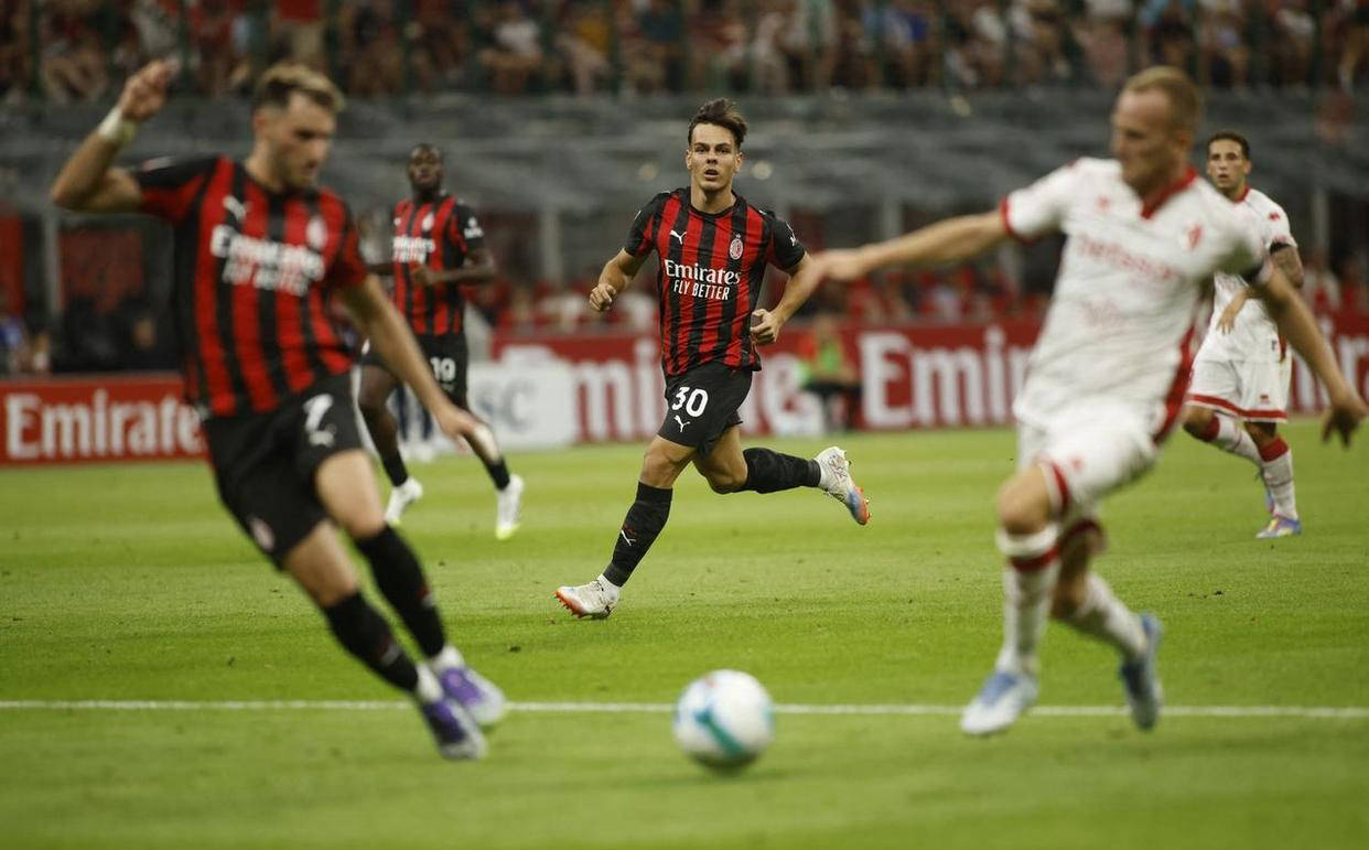 IM体育官网-AC米兰引援进展：两名中场目标或将成为新年第一签