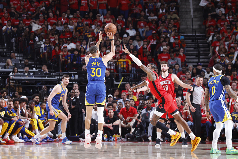 IM体育官网入口-勇士完胜火箭,米切尔爆发神勇