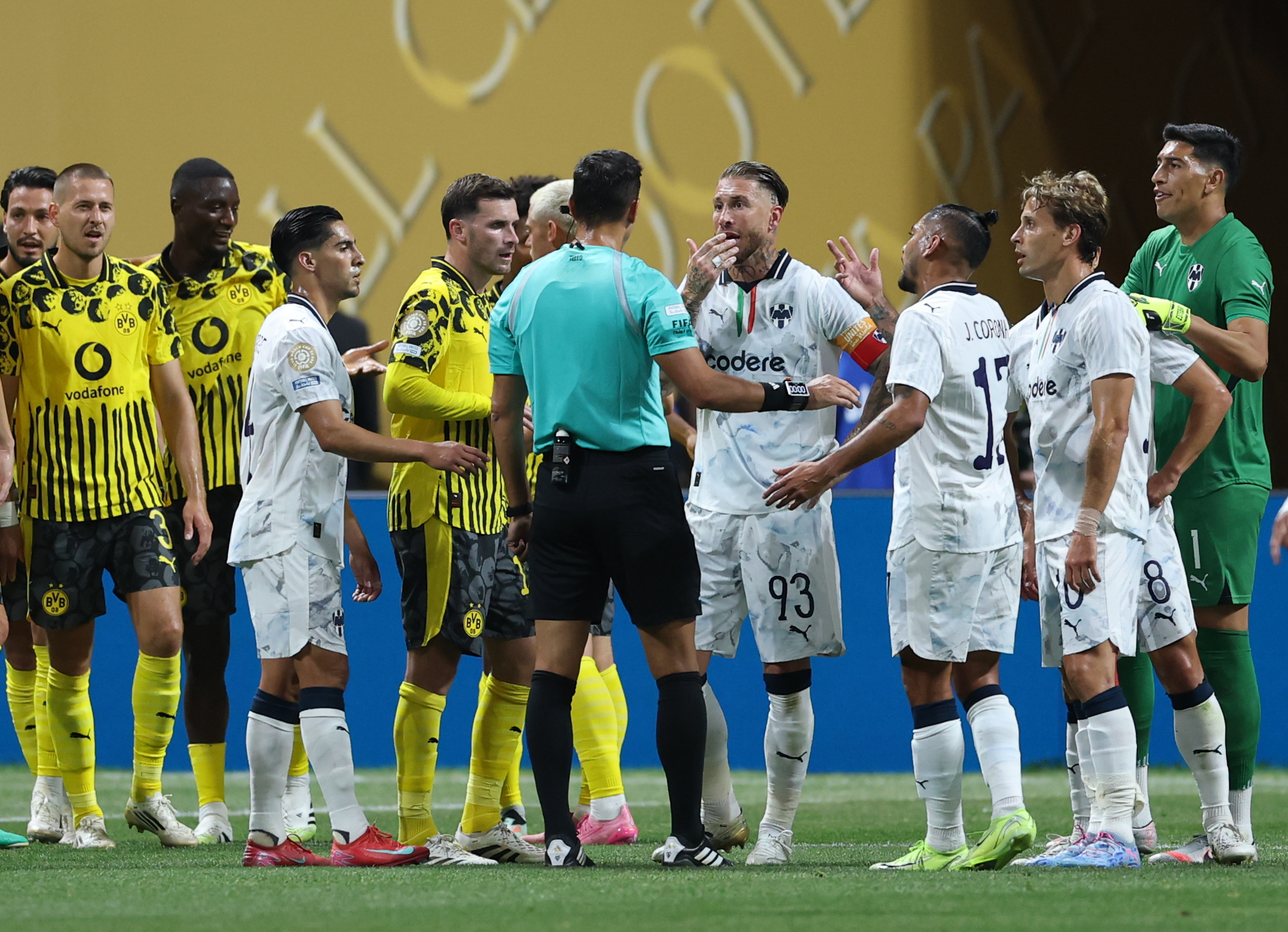 IM体育-多特蒙德客场获胜,晋级前景看好的简单介绍