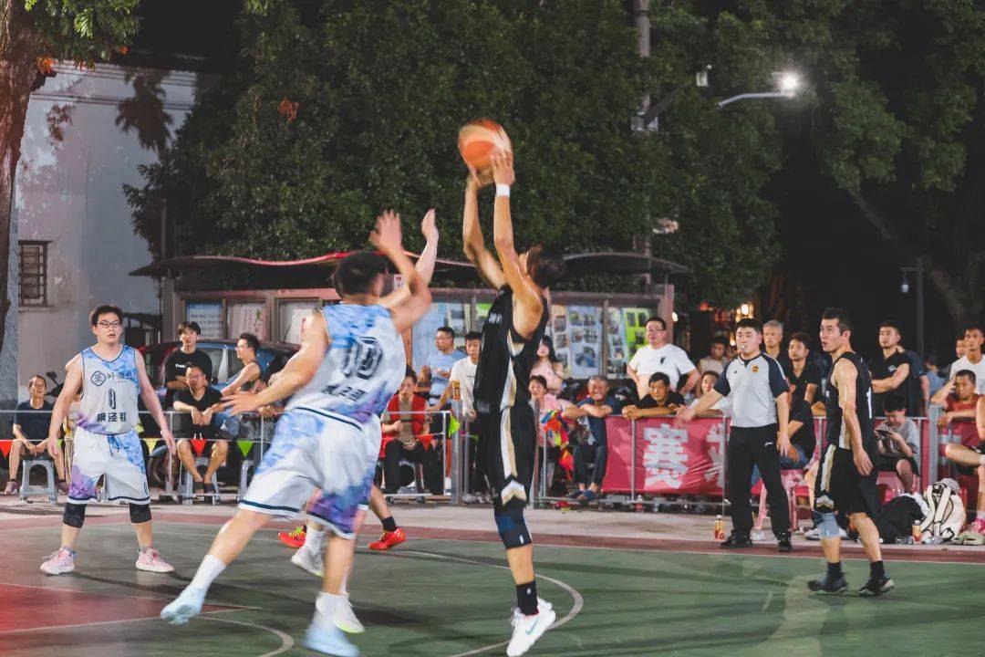 IM Sport-气势逼人的篮球联赛拉开帷幕，紧张激烈的简单介绍