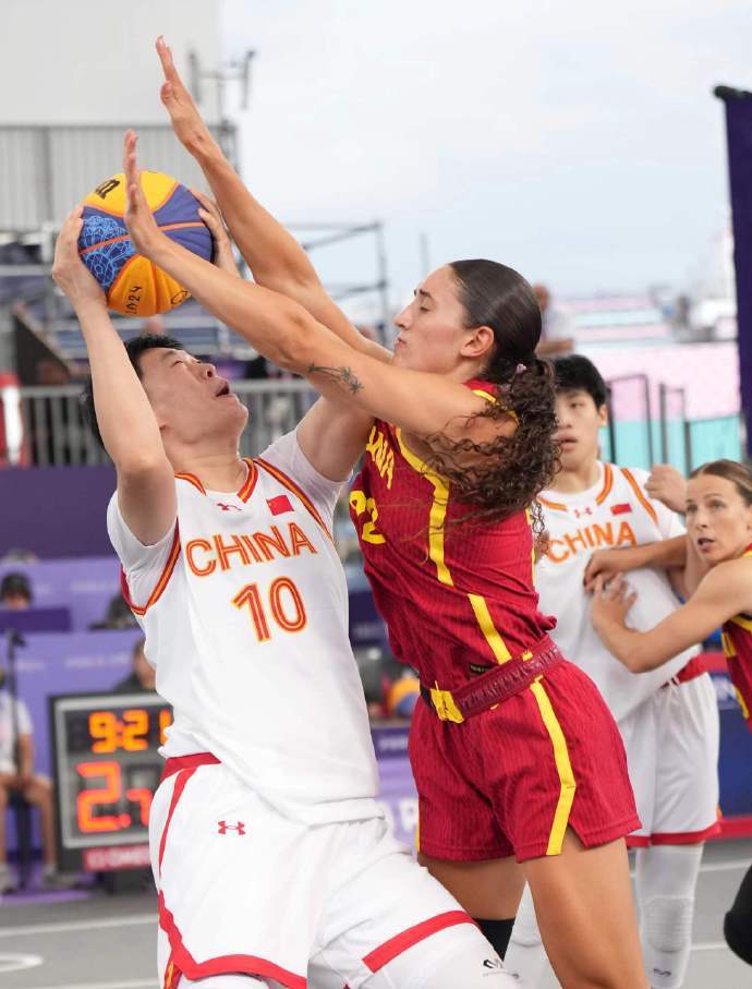 IM体育下载-赛场上的每一个瞬间都是运动员们的拼搏写照