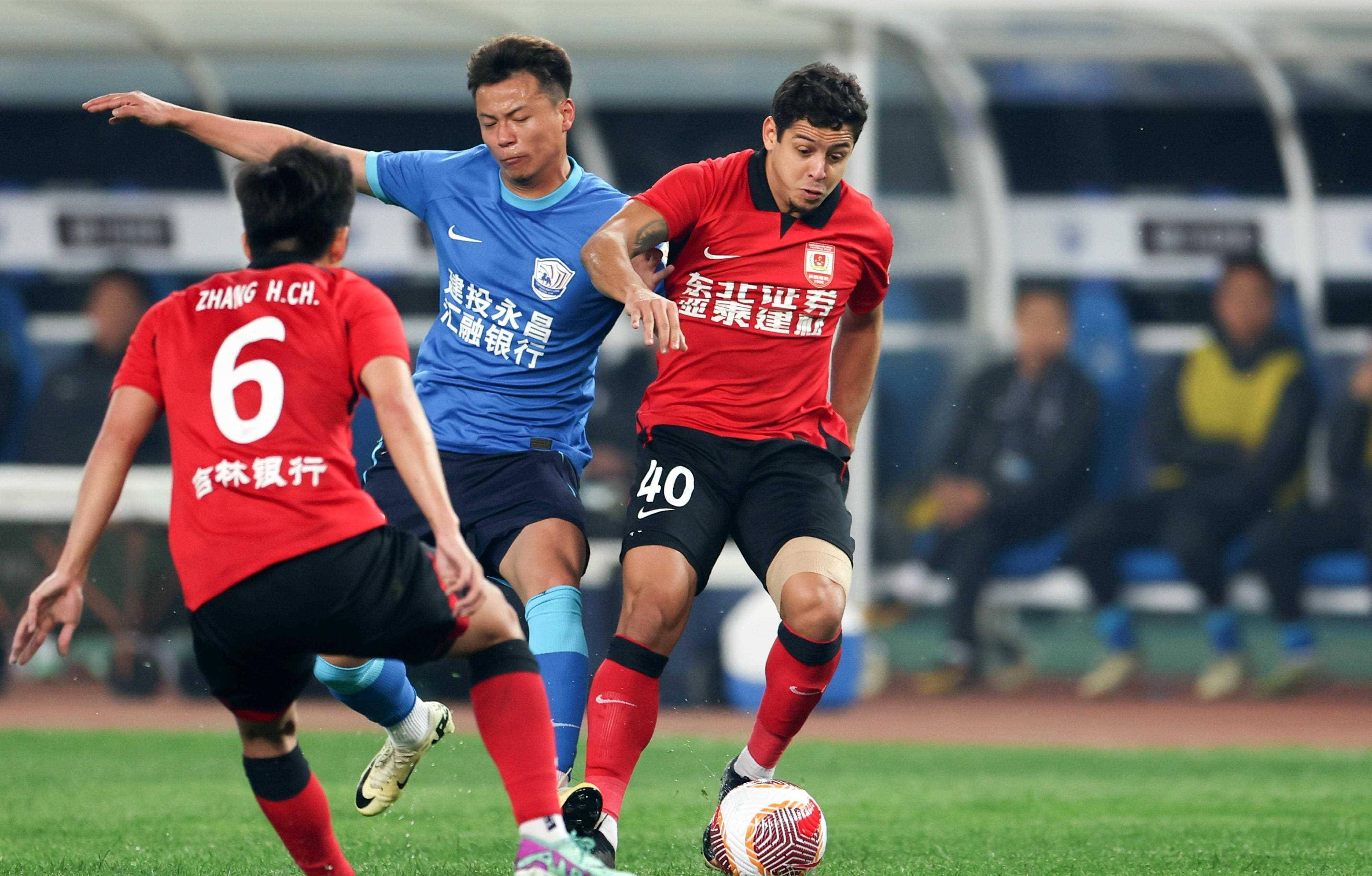 IM体育-长春亚泰经典比拼,奋力争夺胜利