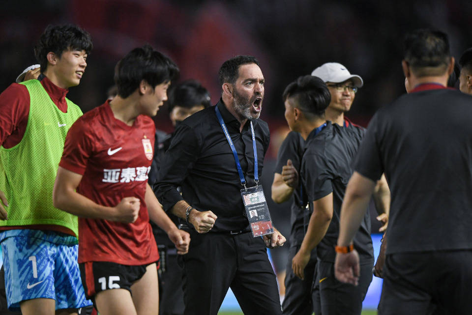 IM体育-长春亚泰经典比拼,奋力争夺胜利