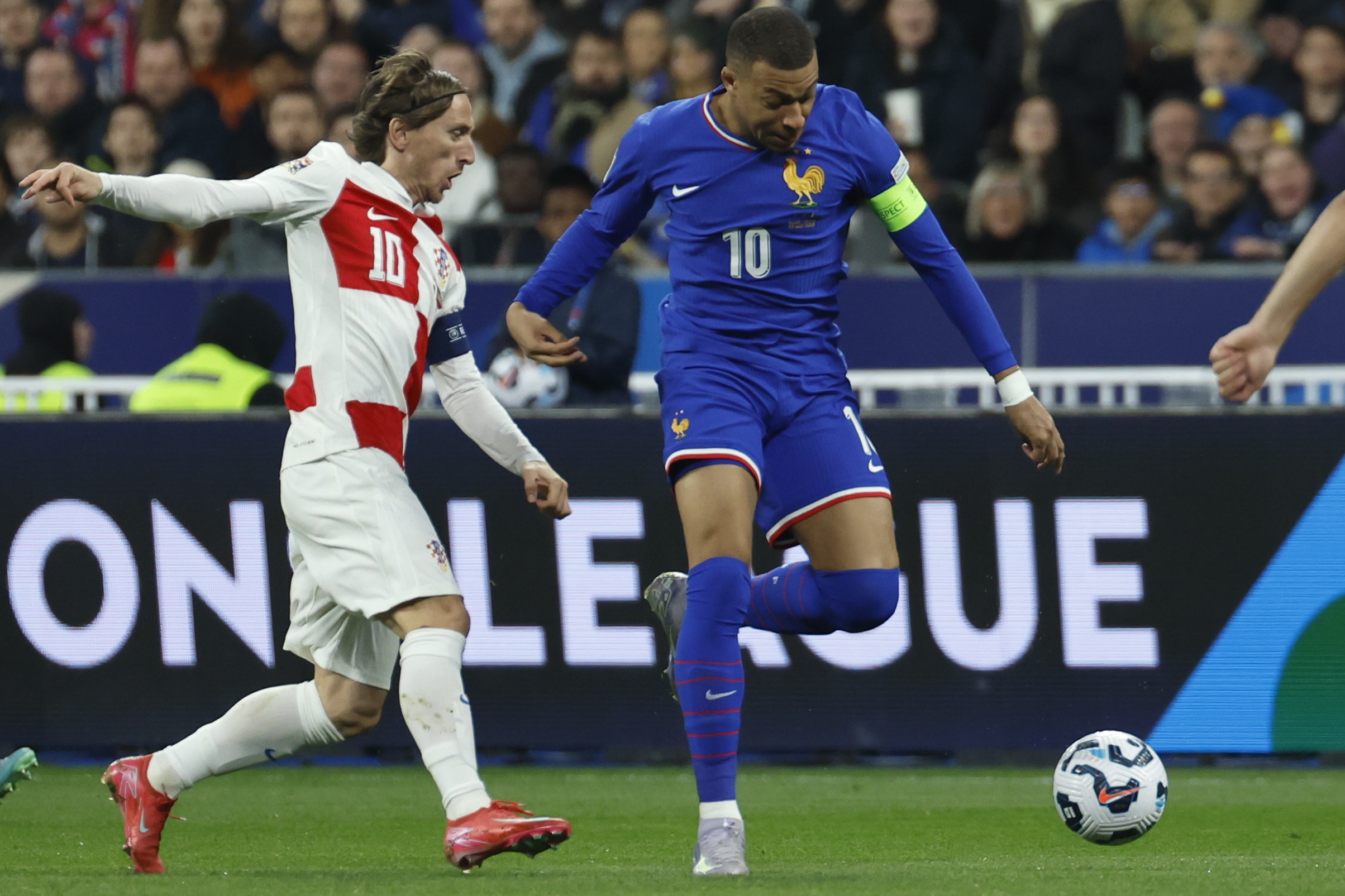 IM体育官方平台-法国在欧预赛中遭遇激烈对抗