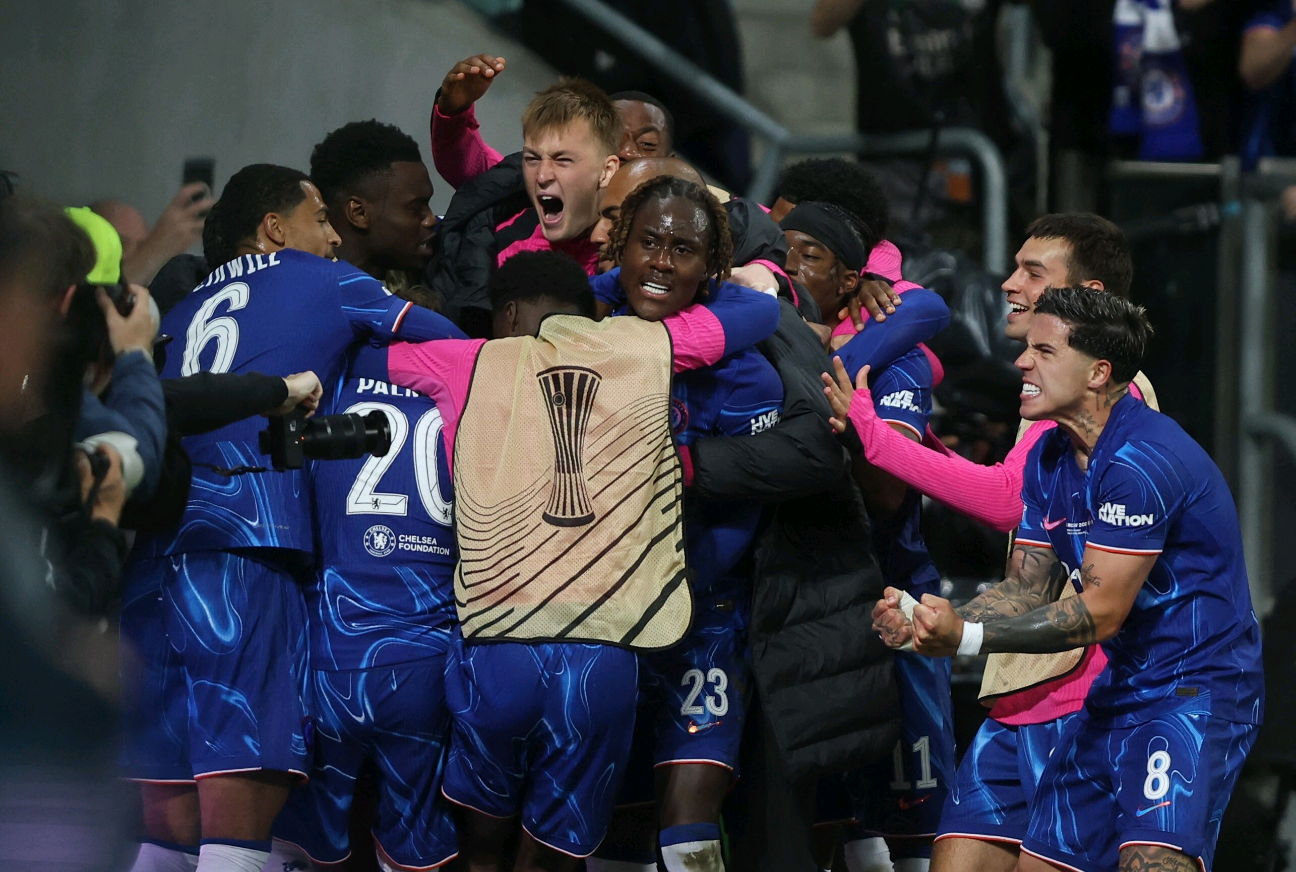 IM体育-波兰国家队轻松晋级欧锦赛半决赛