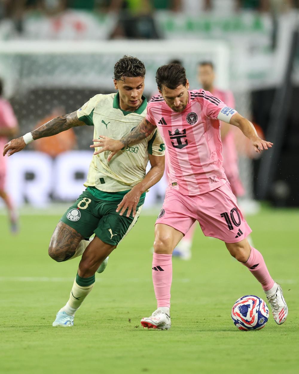 IM体育数据分析平台-巴塞罗那前锋失点连击,球队痛失胜机的简单介绍