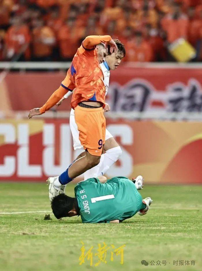 IM体育在线注册-雄鹿队主场不敌猛龙,连续争议判罚引争议的简单介绍