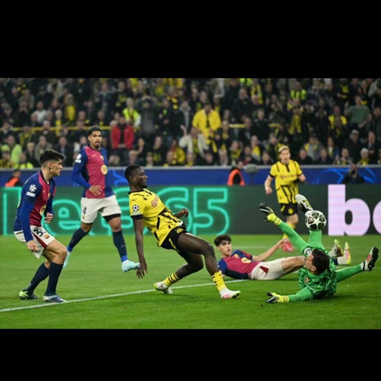 IM体育官方网站-哥伦比亚完胜多特蒙德,奥亚尔萨瓦尔关键制胜的简单介绍