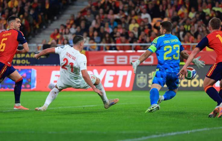 IM体育官方网站-哥伦比亚完胜多特蒙德,奥亚尔萨瓦尔关键制胜的简单介绍