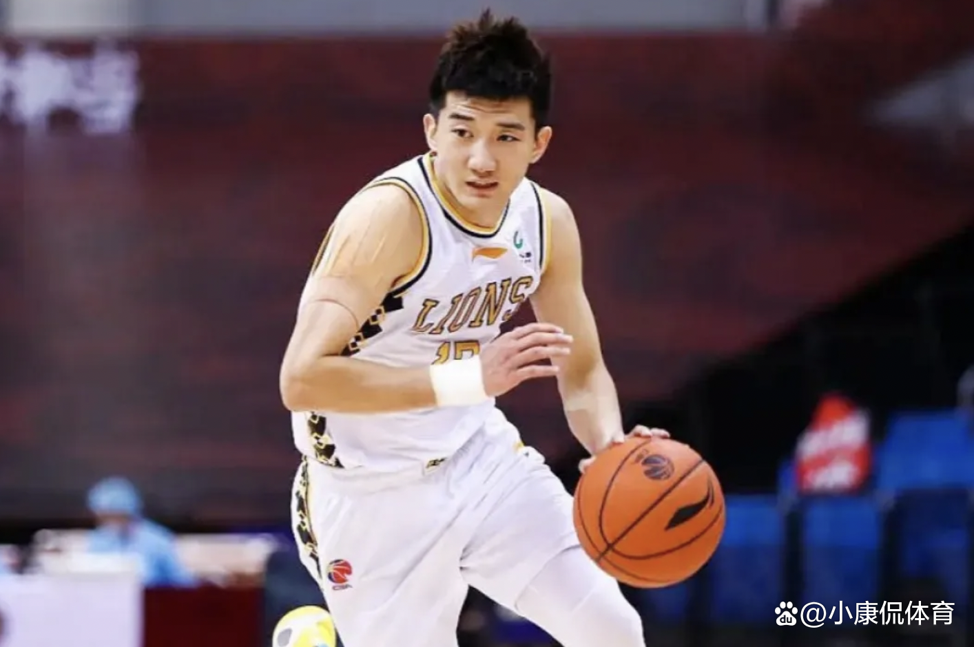 IM体育平台-山东队险胜吉林队，孙铭徽刷新纪录的简单介绍