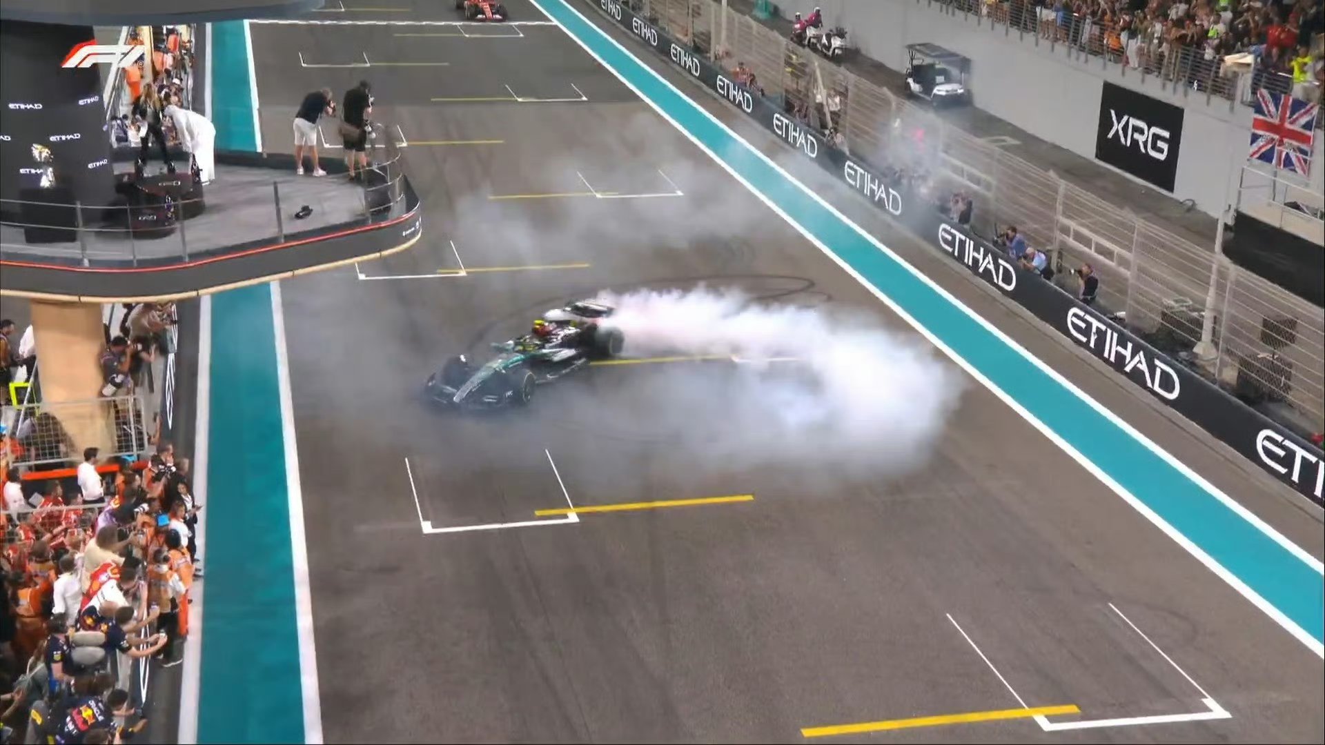 IM体育社区互动入口-红牛二队翻盘雷诺车队，汉密尔顿扛起全队的简单介绍