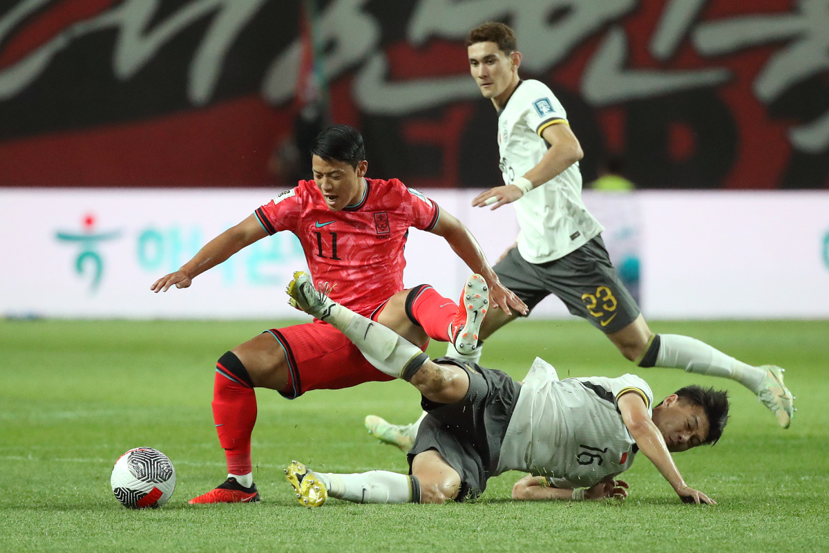 IM体育数据分析平台-泰国队鏖战丹麦队，石宇奇带队取胜