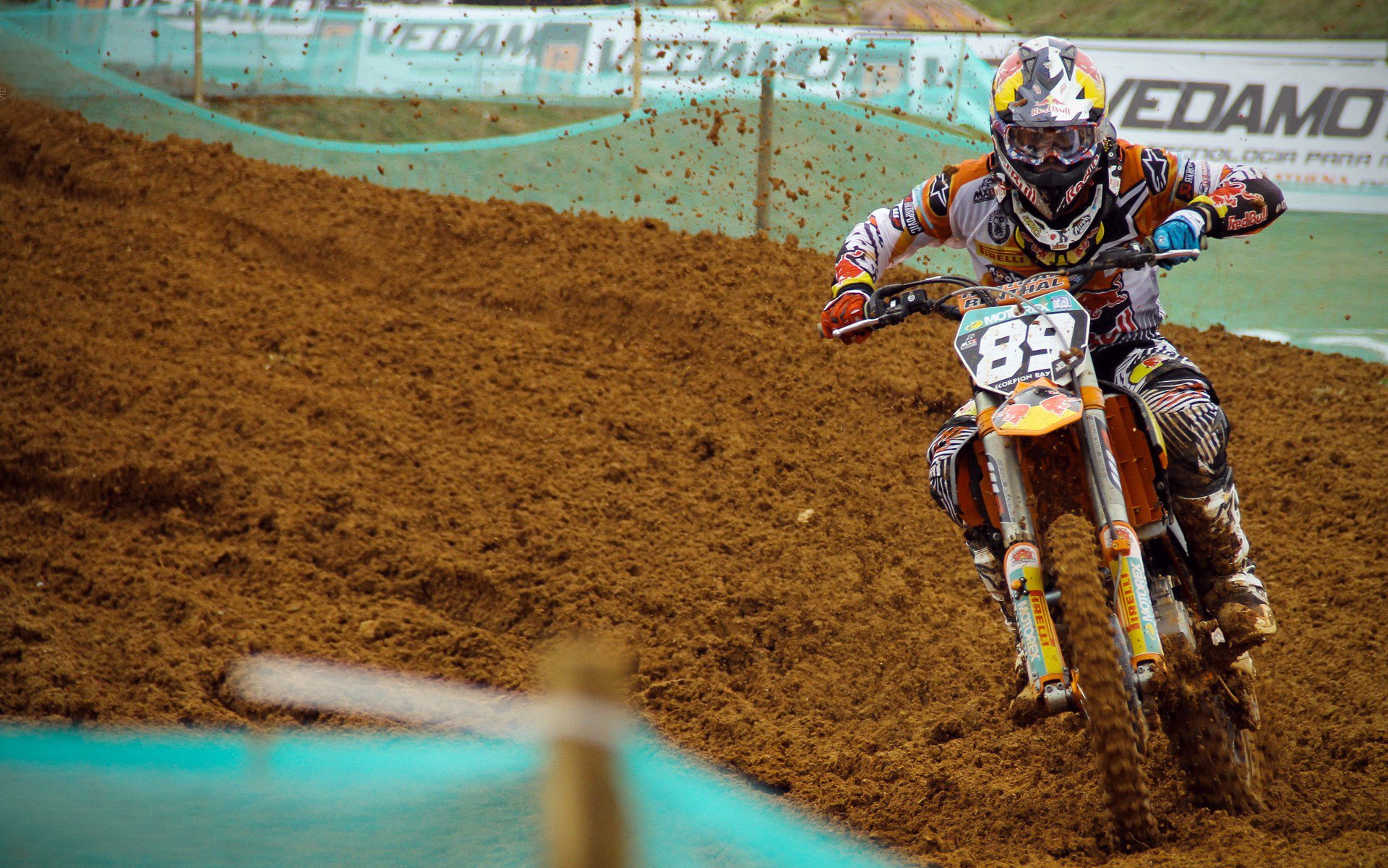 IM体育网页版登录入口-F1新赛季揭幕战之夜,孙兴慜高光表现,速度与激情的双重奏