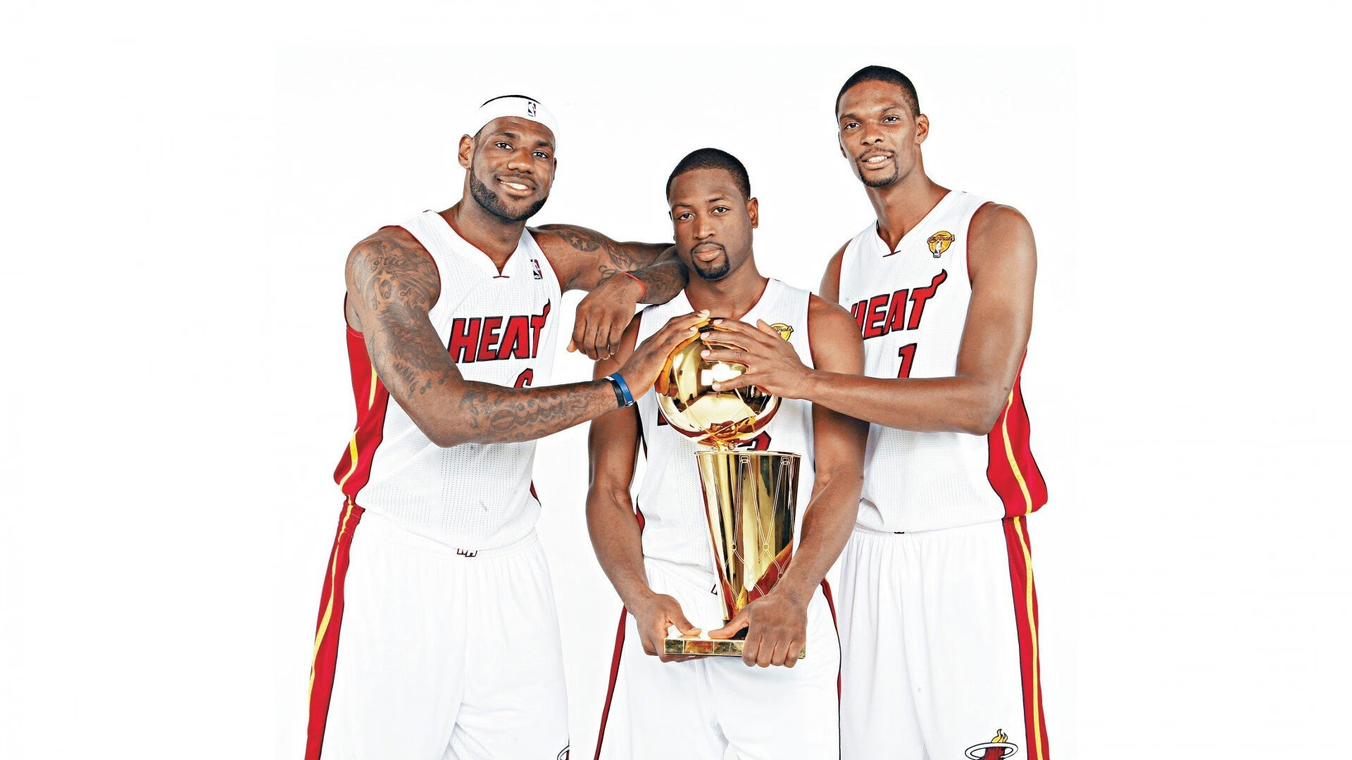 IM体育官方网站-F1街道赛之夜，马克西连续得分拉开差距，独舞于城市赛道