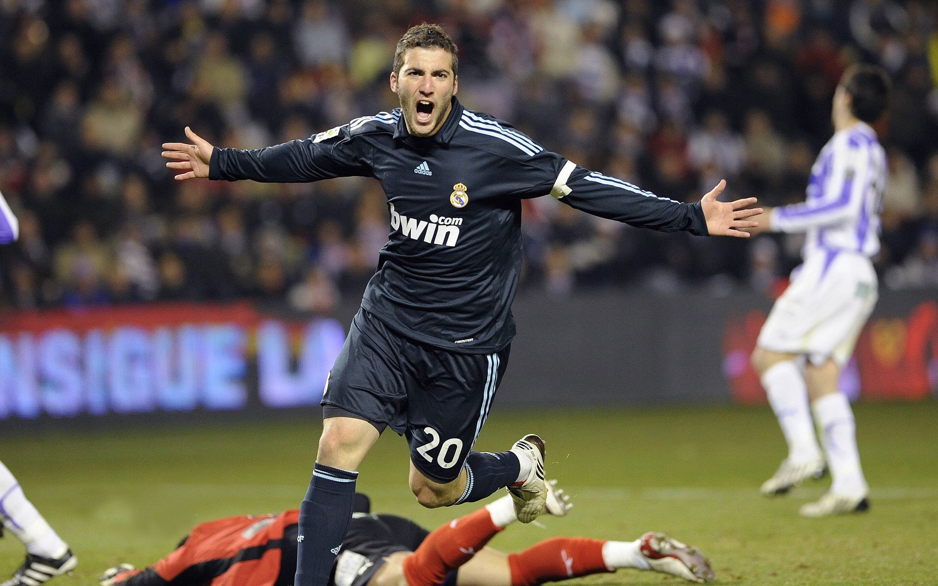 IM体育注册链接-当篮球末节遇见英超争冠，北京队与哈利伯顿的跨界启示