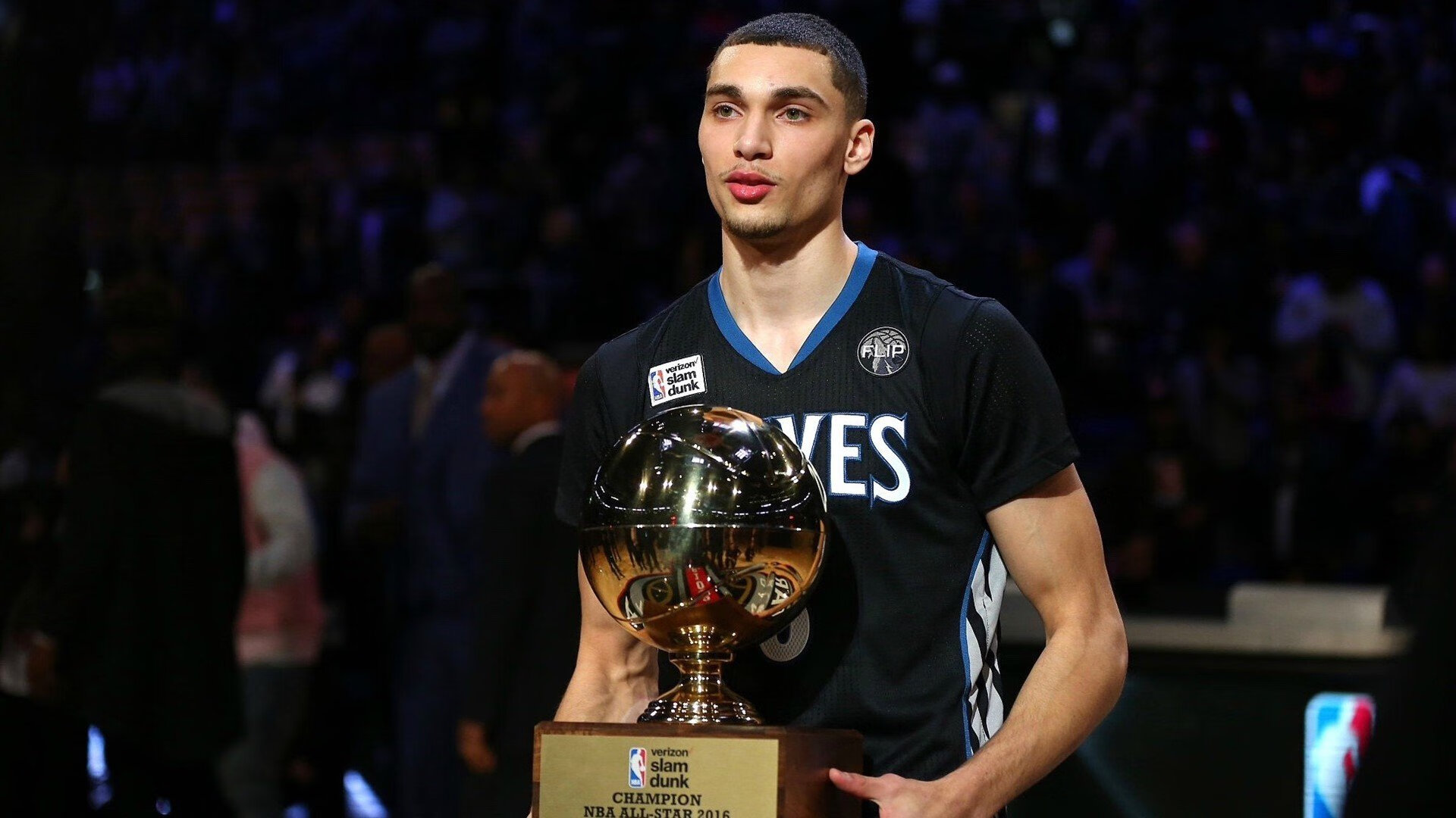 IM体育动画直播通道-绿茵场外的传奇,当AC米兰精神照亮NBA西决战场